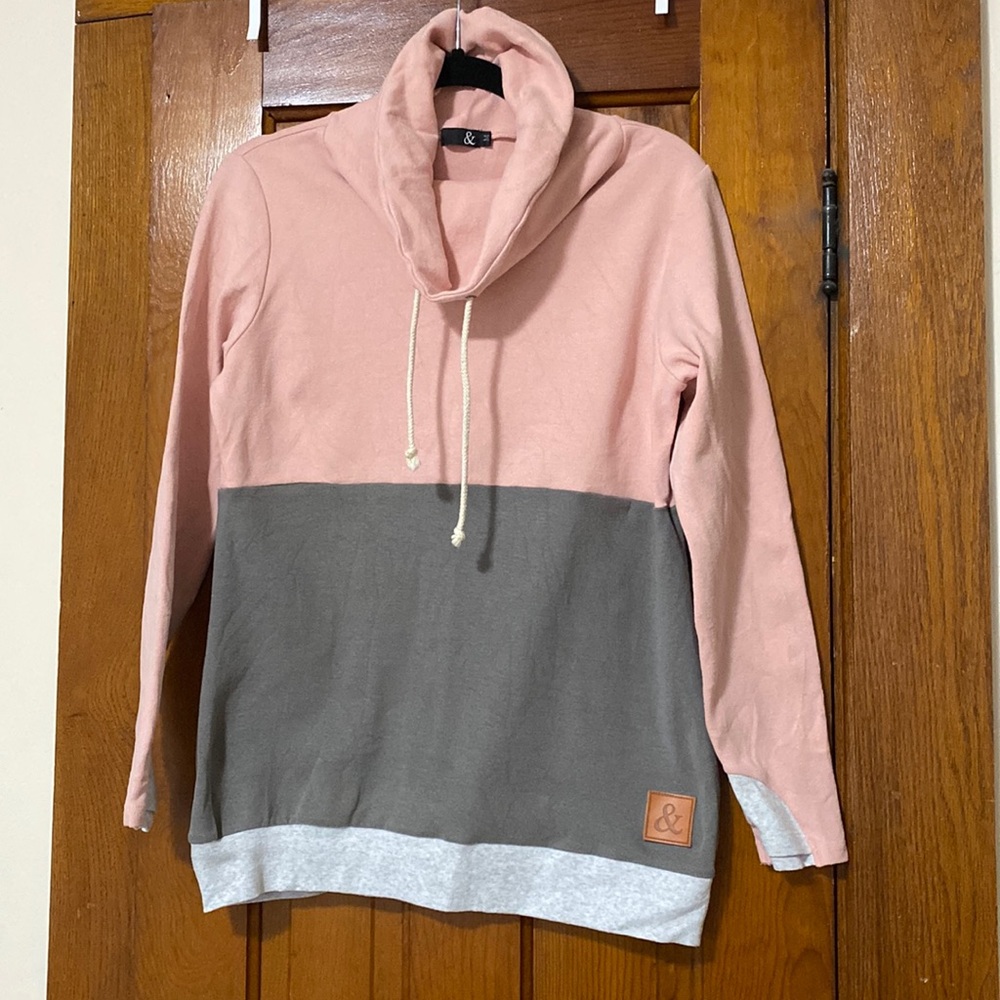 Ampersand Cowl Neck Medium sweatshirt